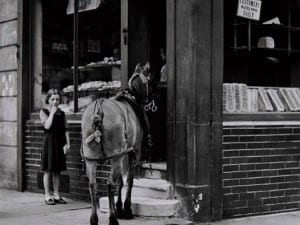 Wolfgang Suschitzky, East End, London, circa 1934. © Wolfgang Suschitzky.