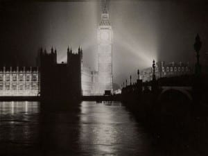 Wolfgang Suschitzky, V.E. Day, 1945. © Wolfgang Suschitzky.